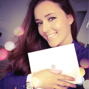 Mascha van Beautygloss.nl met de Glossybox