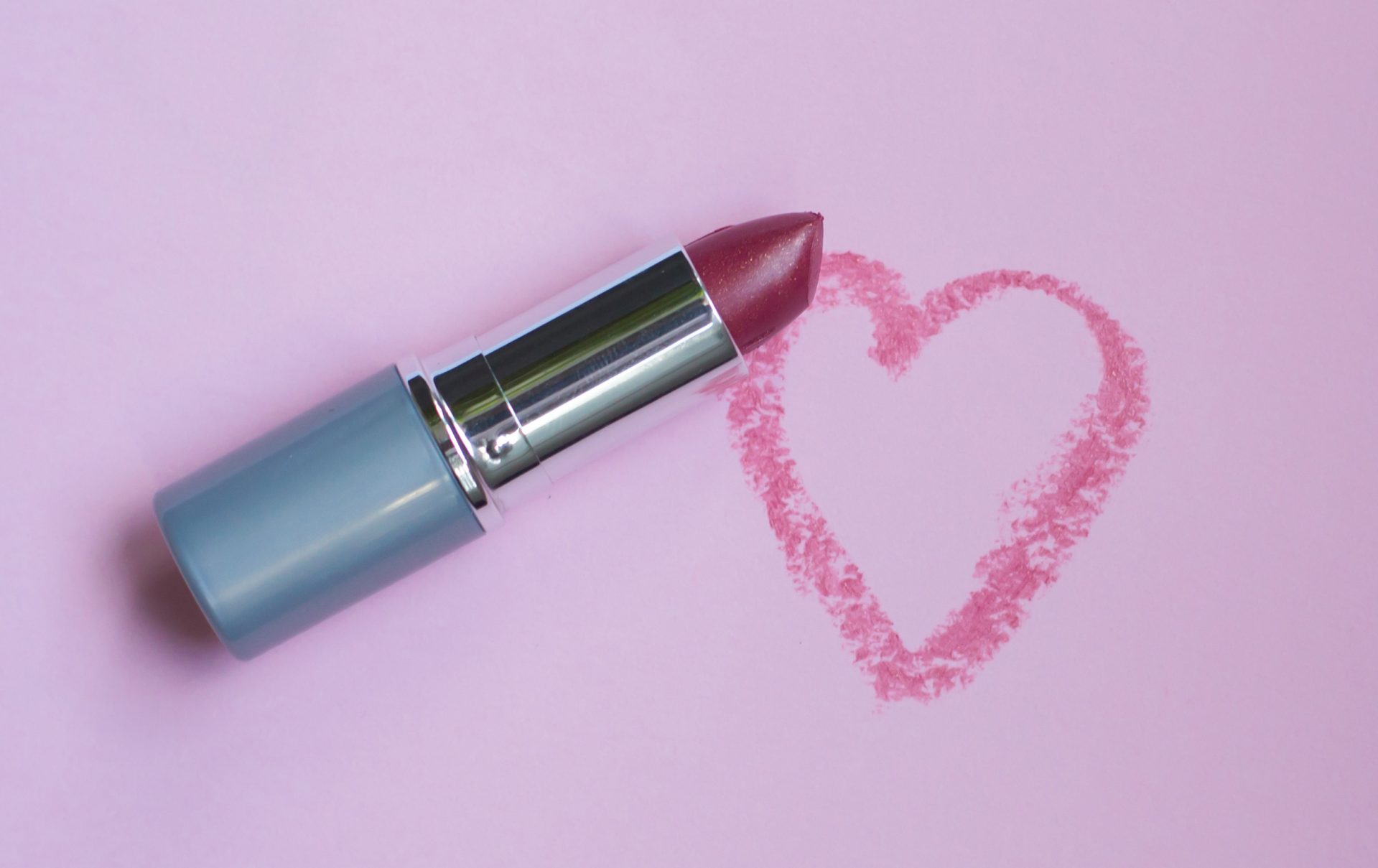 roze lipstick van Tini Beauty